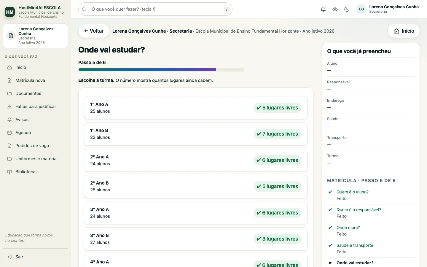 Passo de escolha da turma na matrícula, com a lista de turmas e quantos lugares livres restam em cada uma.