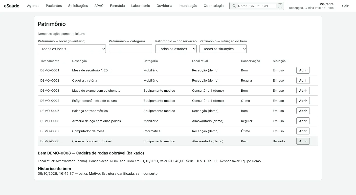 Tela de patrimônio com um bem baixado aberto, mostrando os dados de aquisição e o histórico com a data e o motivo da baixa.
